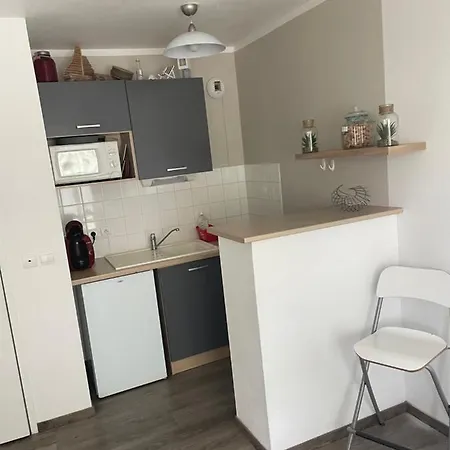 Le Voilier. Honfleur T2 Dans Avec Piscine Apartment Equemauville