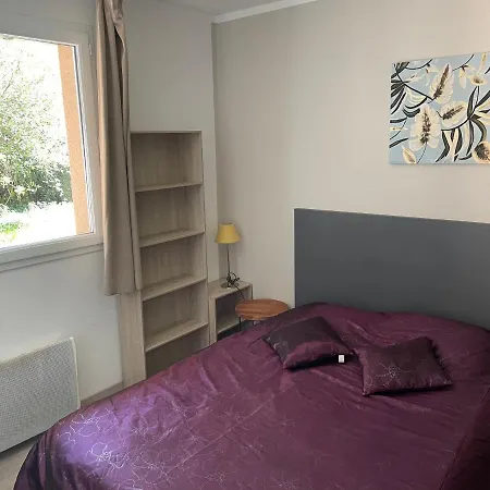 Le Voilier. Honfleur T2 Dans Avec Piscine