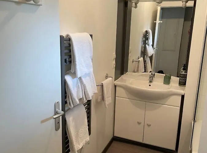 Le Voilier. Honfleur T2 Dans Avec Piscine