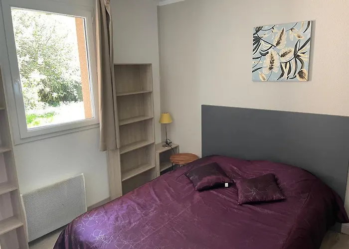 Le Voilier. Honfleur T2 Dans Avec Piscine